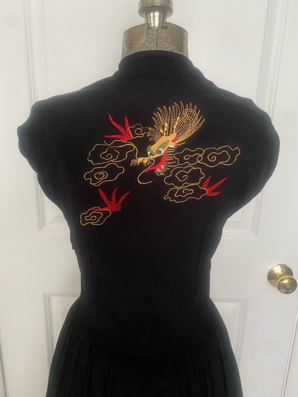 Black Embroidered Cap-Sleeve Midi Dress - Picture 3 of 13